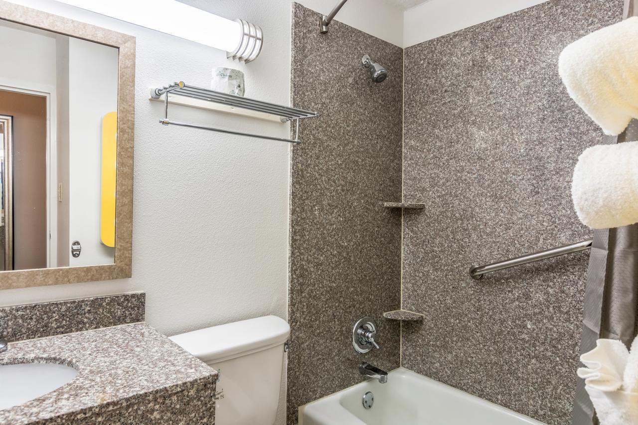 Motel 6-Petersburg, Va - Fort Lee Екстер'єр фото