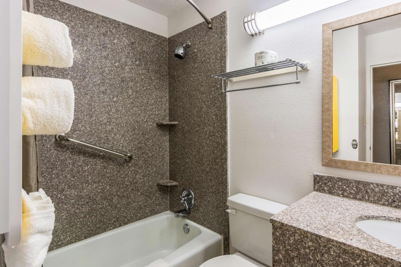Motel 6-Petersburg, Va - Fort Lee Екстер'єр фото
